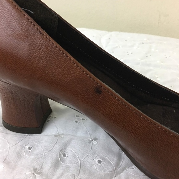 Aerosole dark tan leather pump size 6M - Picture 4 of 8